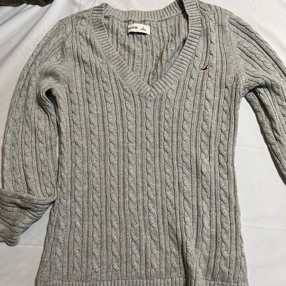 Hollister Light Gray V-Neck Cable Knit Sweater